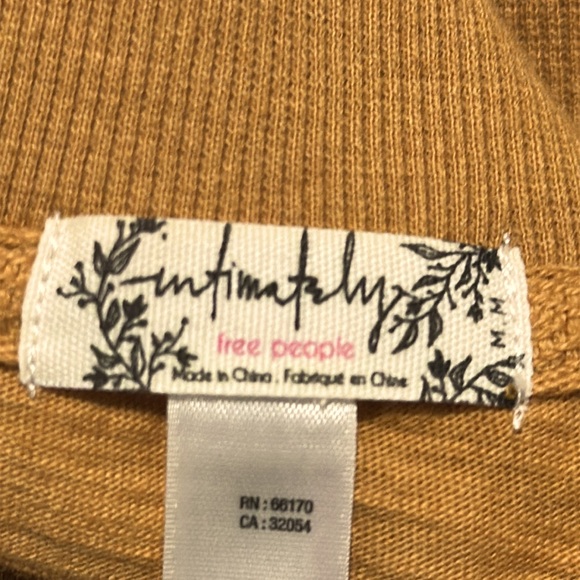 FREE PEOPLE Just Because Jumpsuit V-Neck Long Sleeve Pockets Jogger Hems Size M - Picture 16 of 16